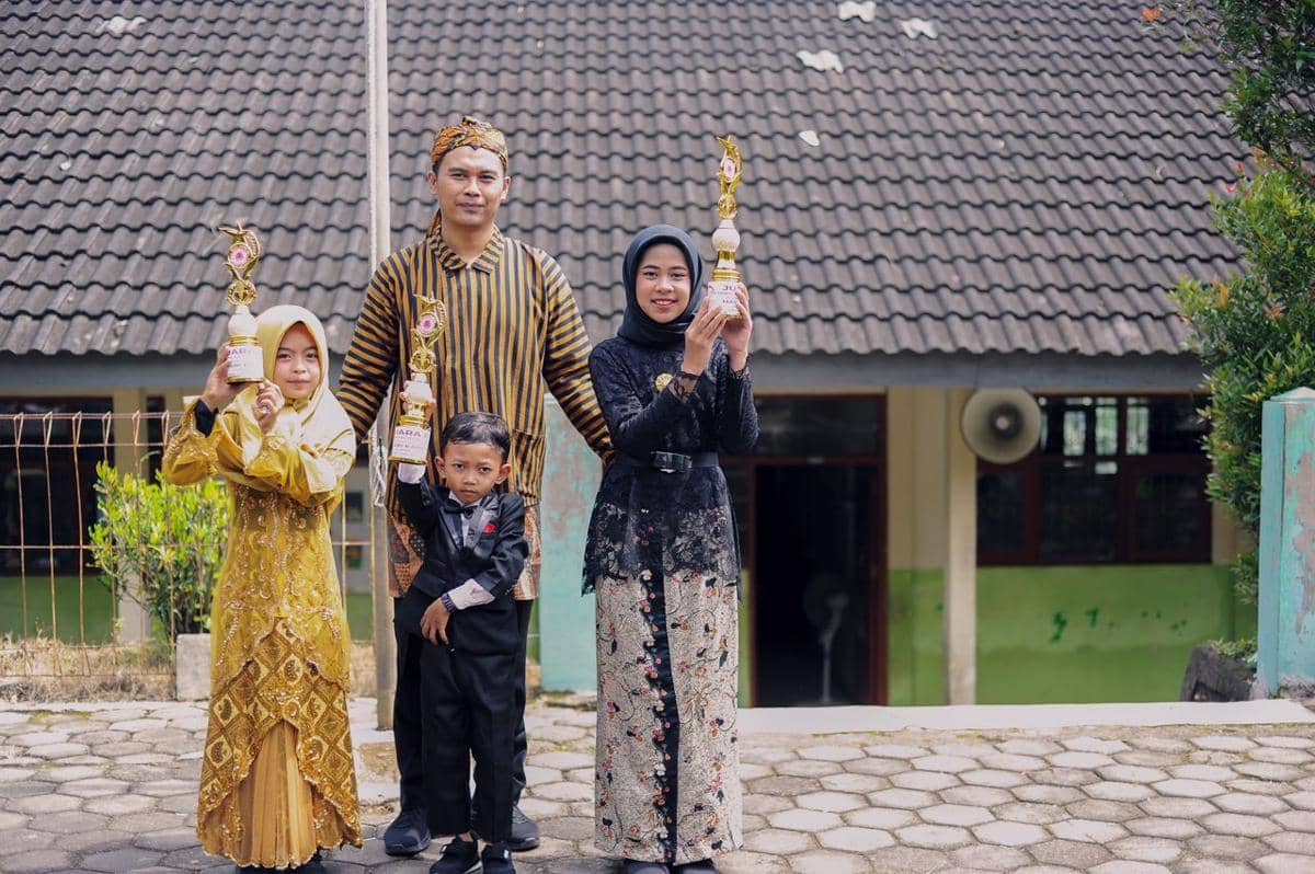 Kenapa Orangtua Sebaiknya Tidak Terlalu Membanggakan Anak? Terbebani
