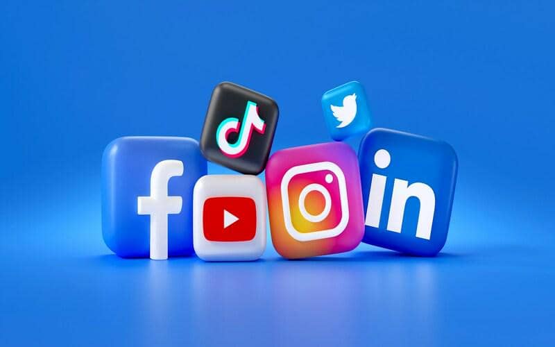 ilustrasi ikon berbagai platform media sosial populer