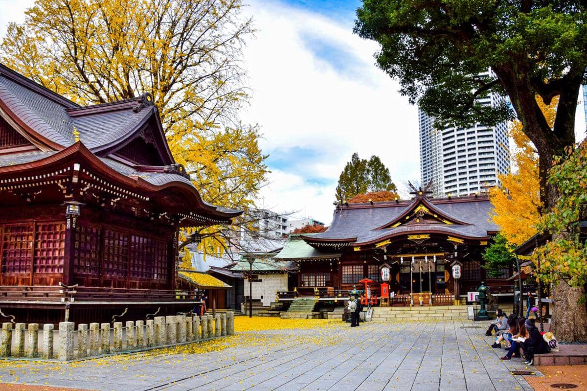 pemandangan Jūni-sō Kumano Shrine saat musim gugur