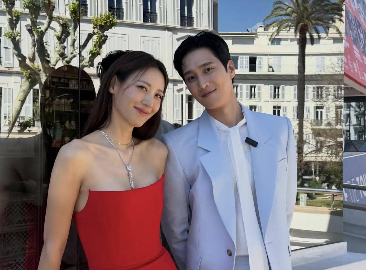 Potret Claudia Kim dan Ahn Bo Hyun