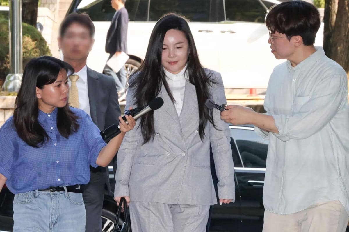 potret Cha Ga Won, CEO One Hundred, tiba di Pengadilan Distrik Pusat Seoul