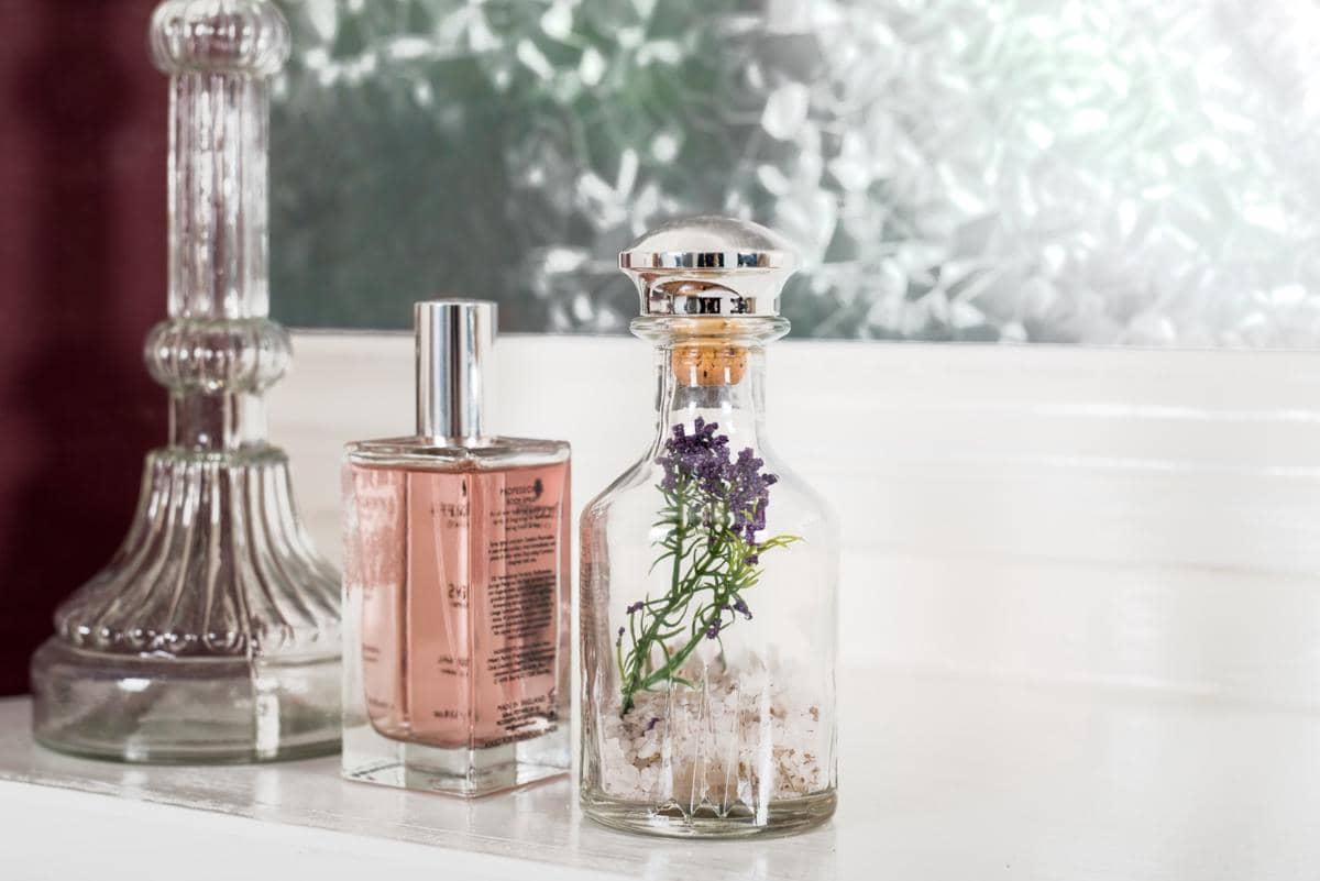 ilustrasi parfum dengan aroma lavender