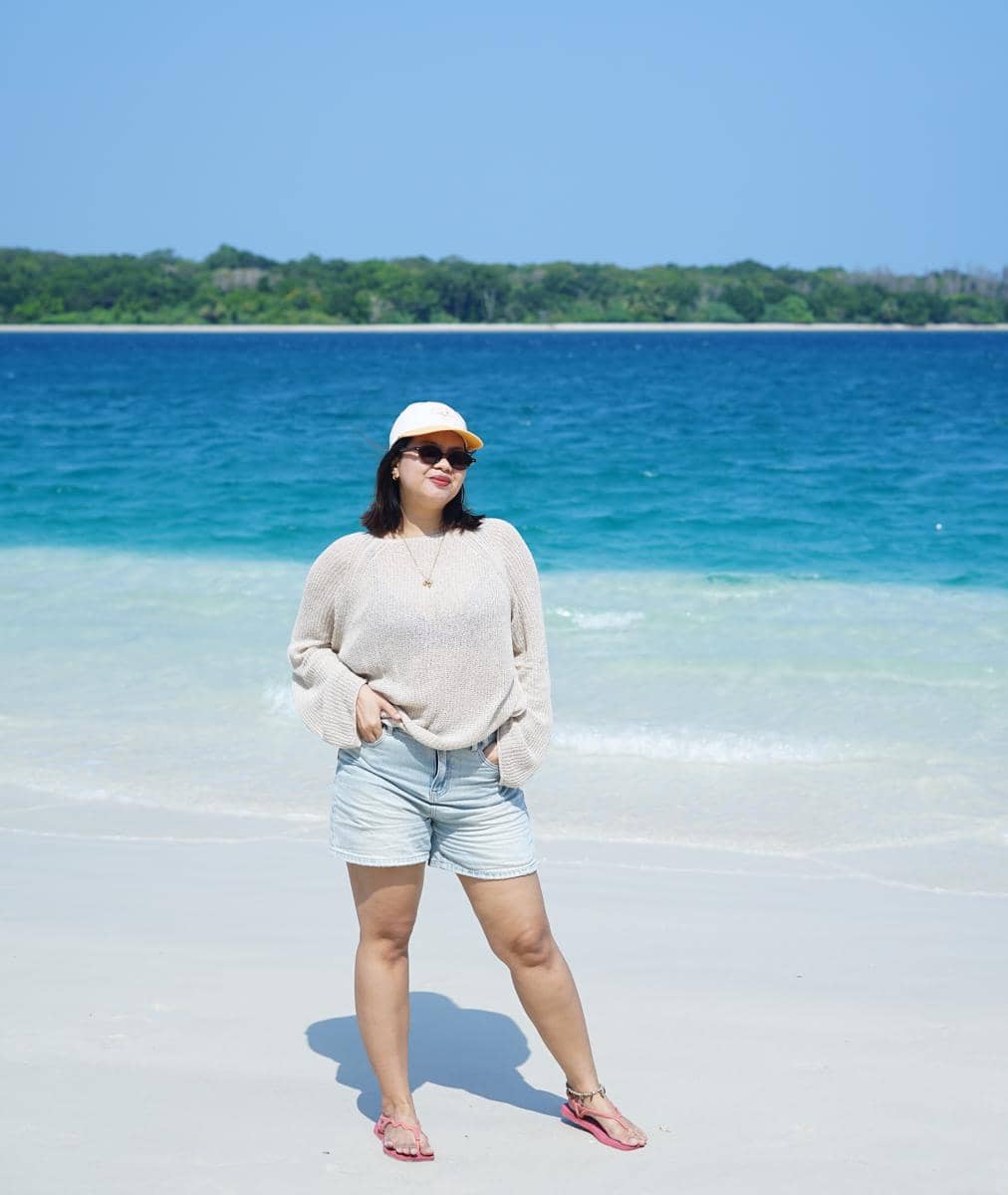 Wisatawan saat berpose di Pulau Peucang, Pandeglang, Banten (Dok. Istimewa/Ujung Kulon Adventure)