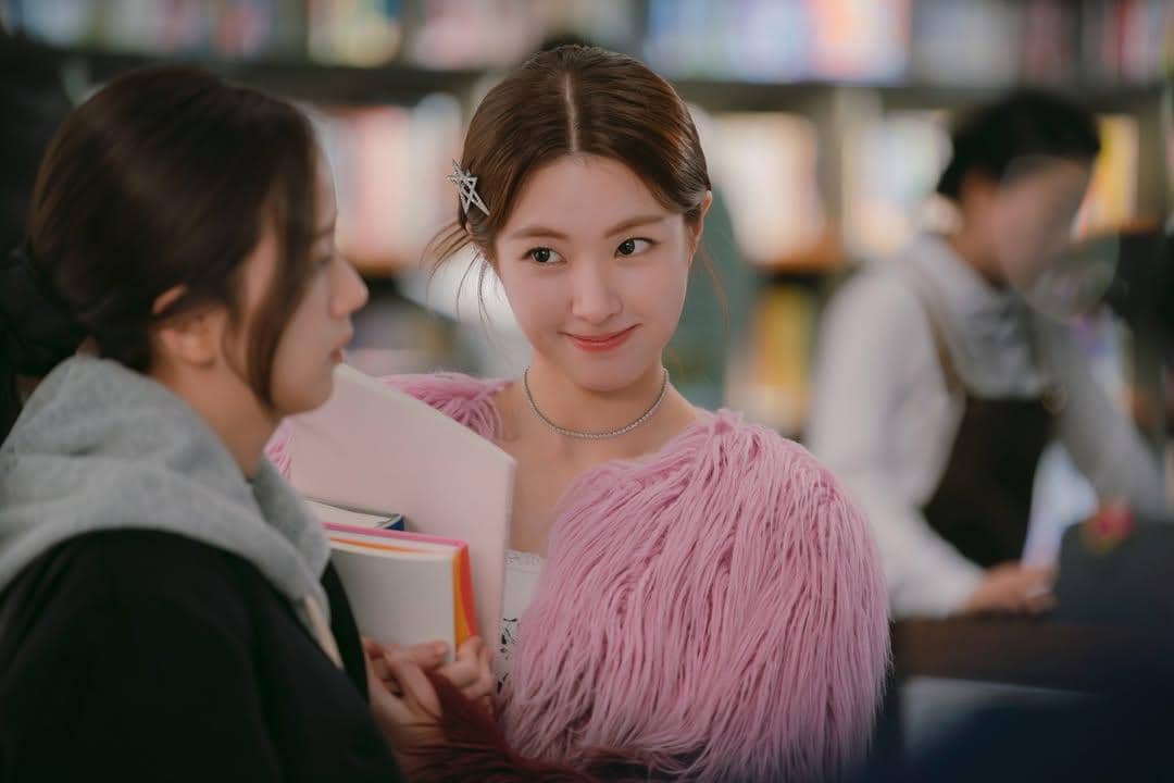 Cuplikan adegan drama Korea Boyfriend on Demand dalam materi promosi yang dikreditkan kepada Netflix.