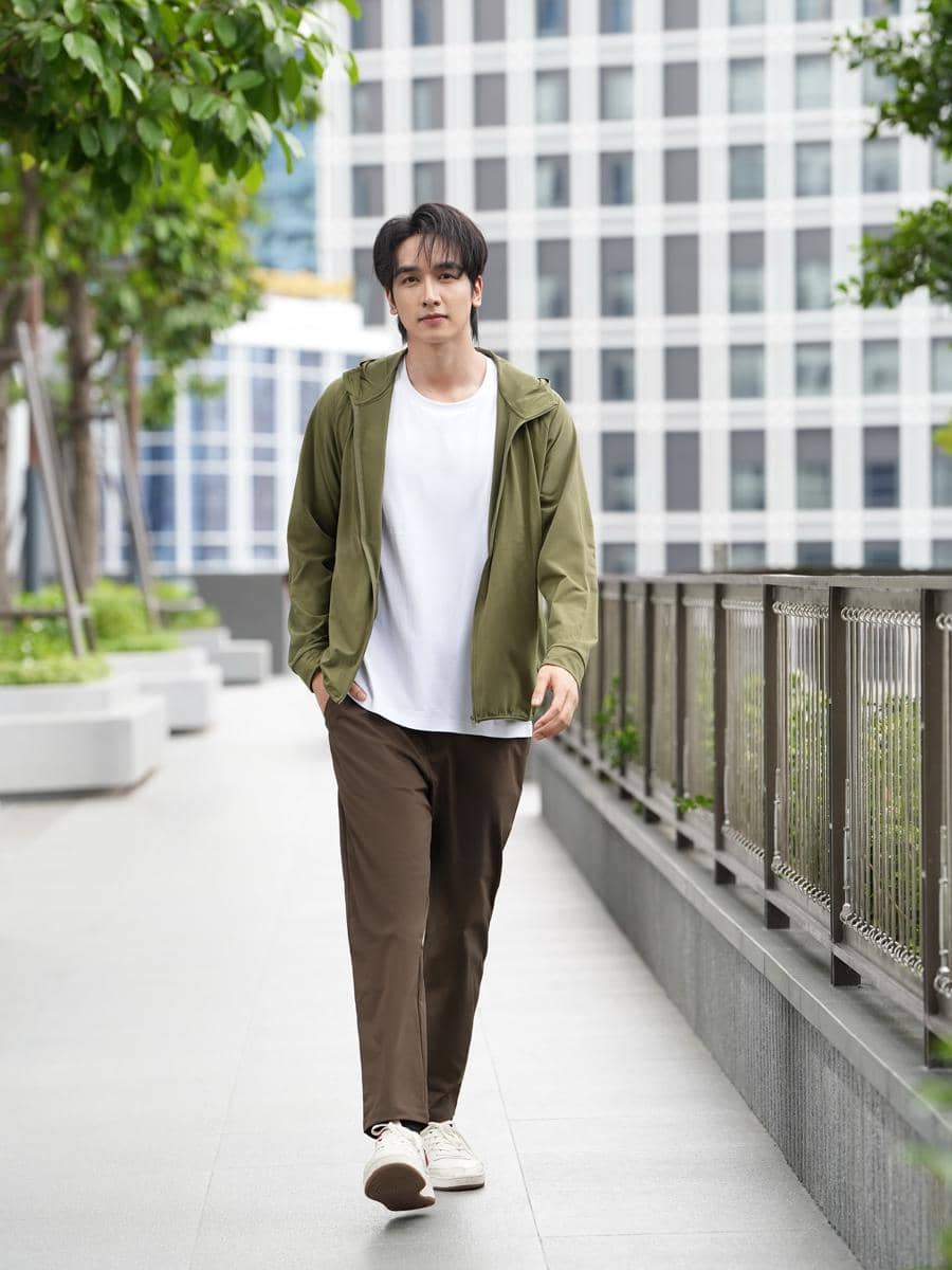 OOTD Pakai Sneakers ala Peak Kongthap