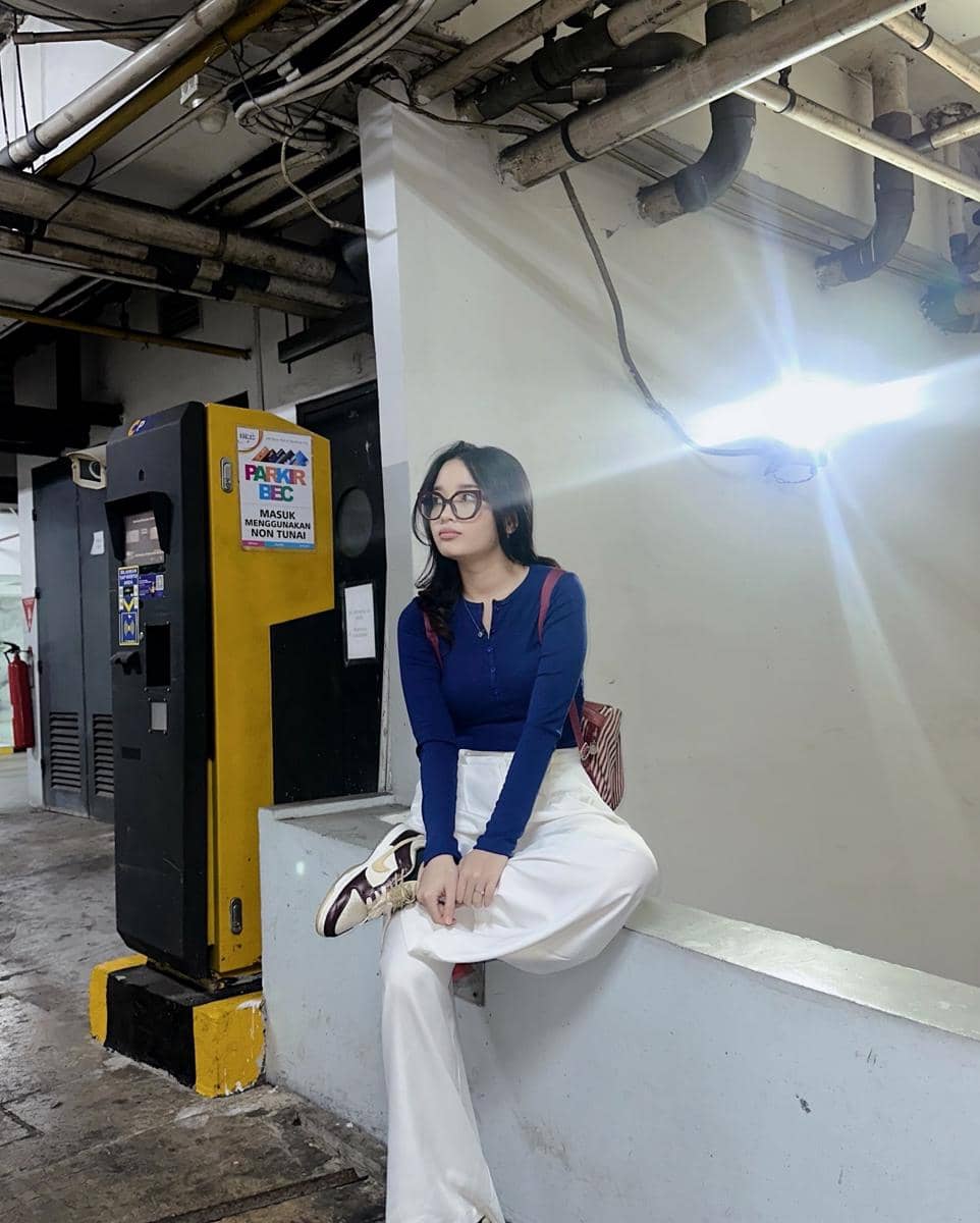outfit cheerful Bunga Reyza