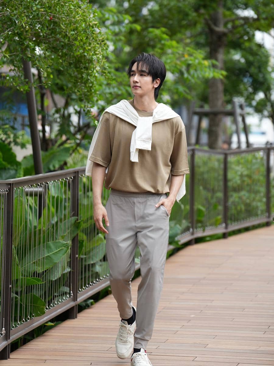 OOTD Pakai Sneakers ala Peak Kongthap