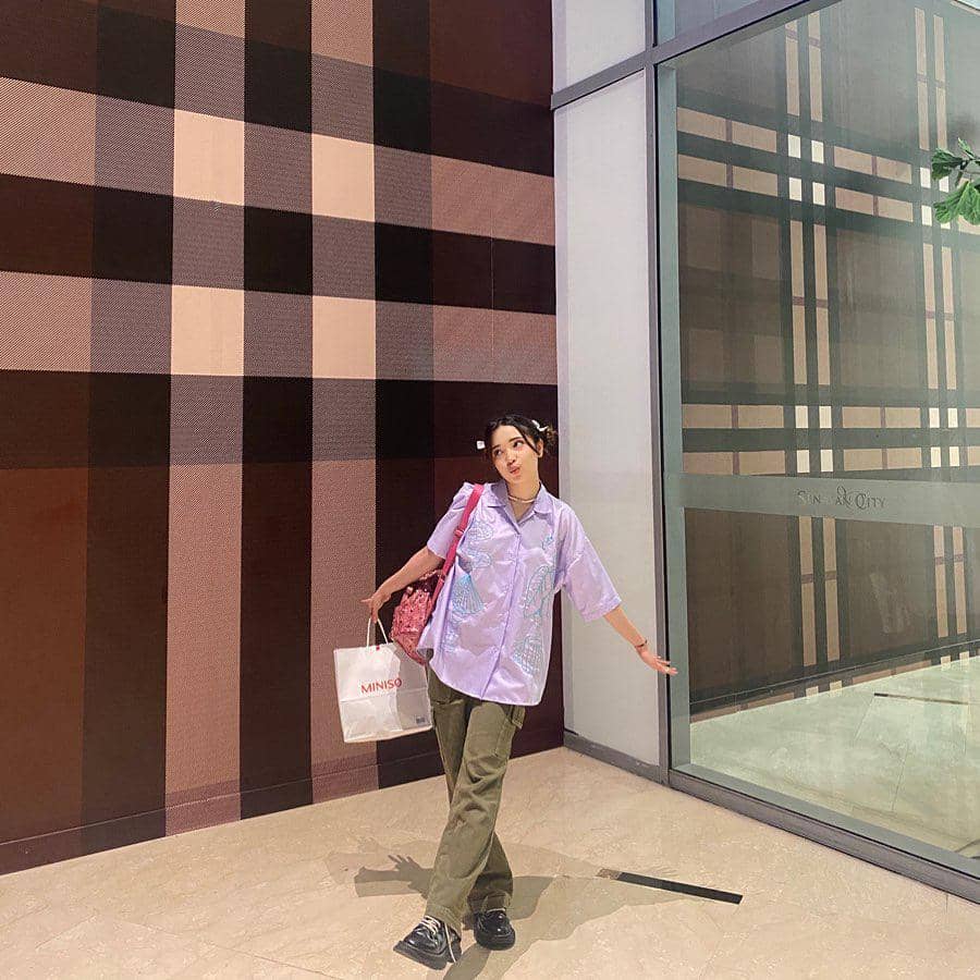 outfit cheerful Bunga Reyza