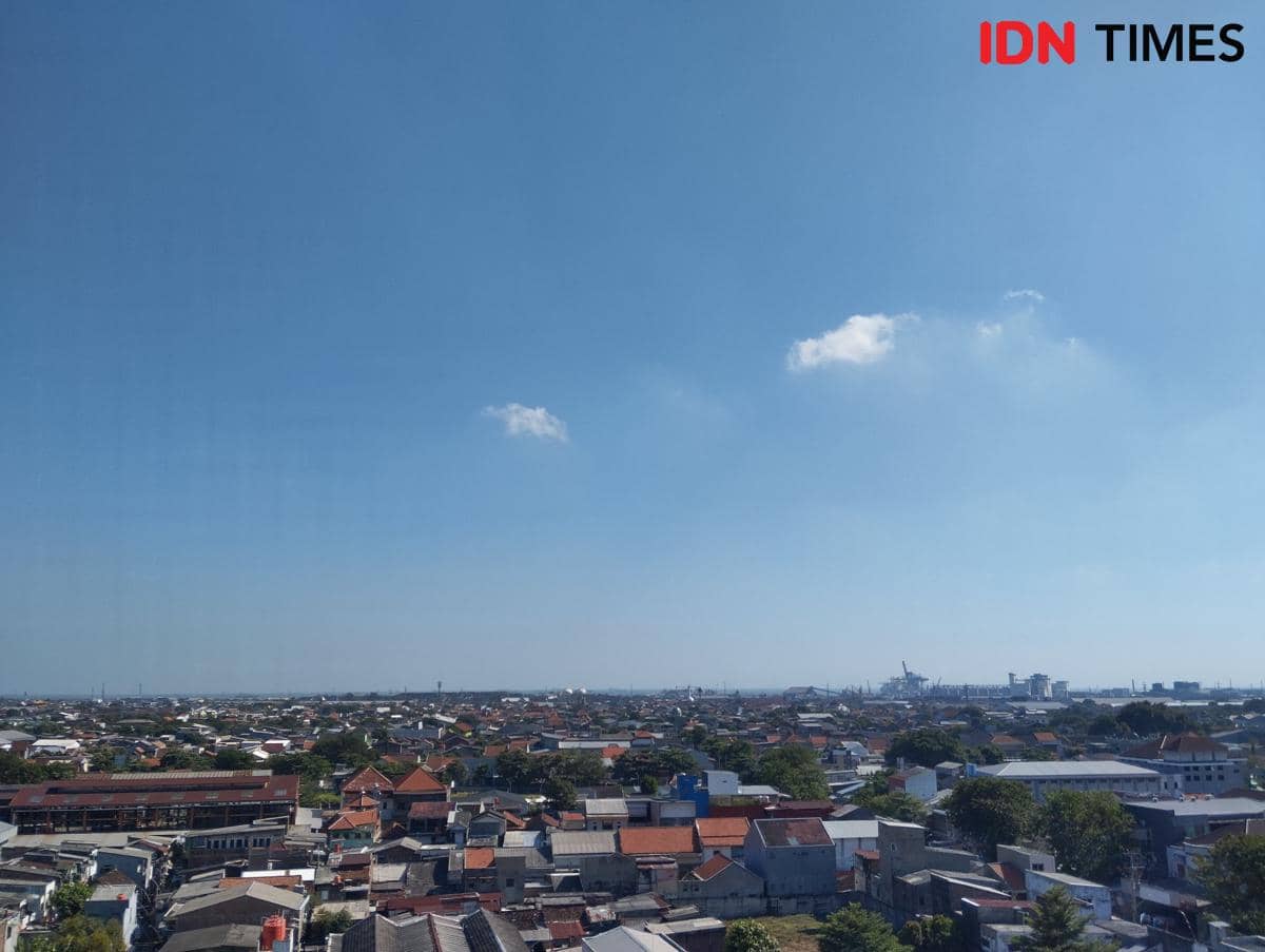 Suasana siang hari di daerah Semarang bawah. (IDN Times/Dhana Kencana)