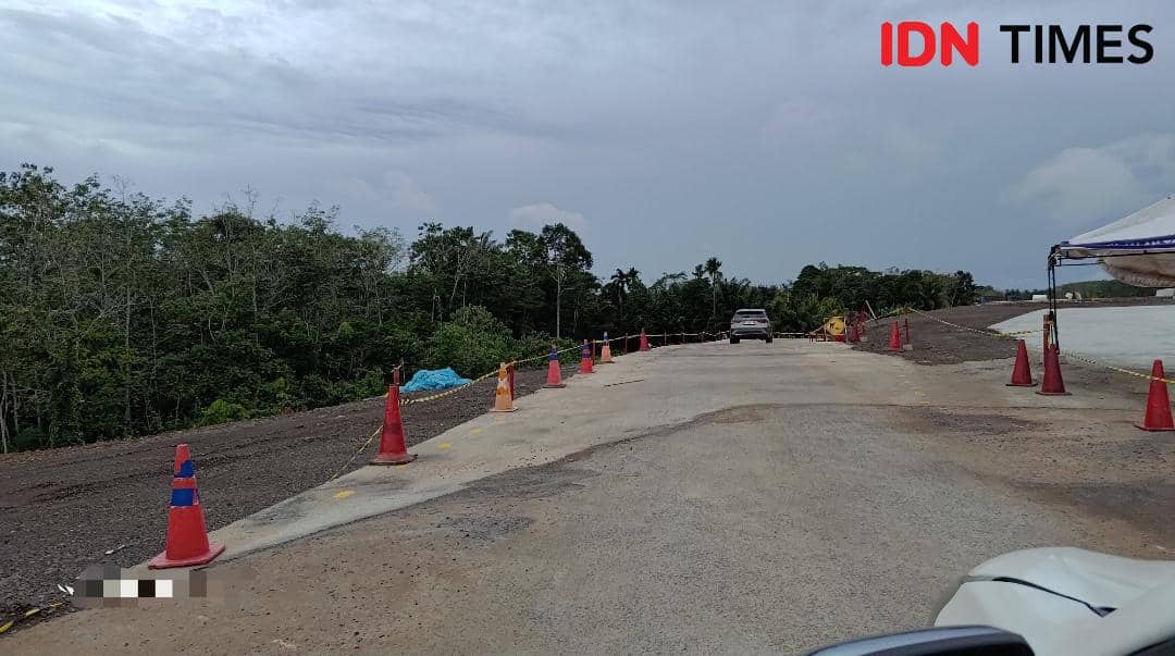 Jalur Tol Pulau Rimau yang dibuka secara fungsional membentang di kawasan Pulau Rimau dalam kondisi lengang.