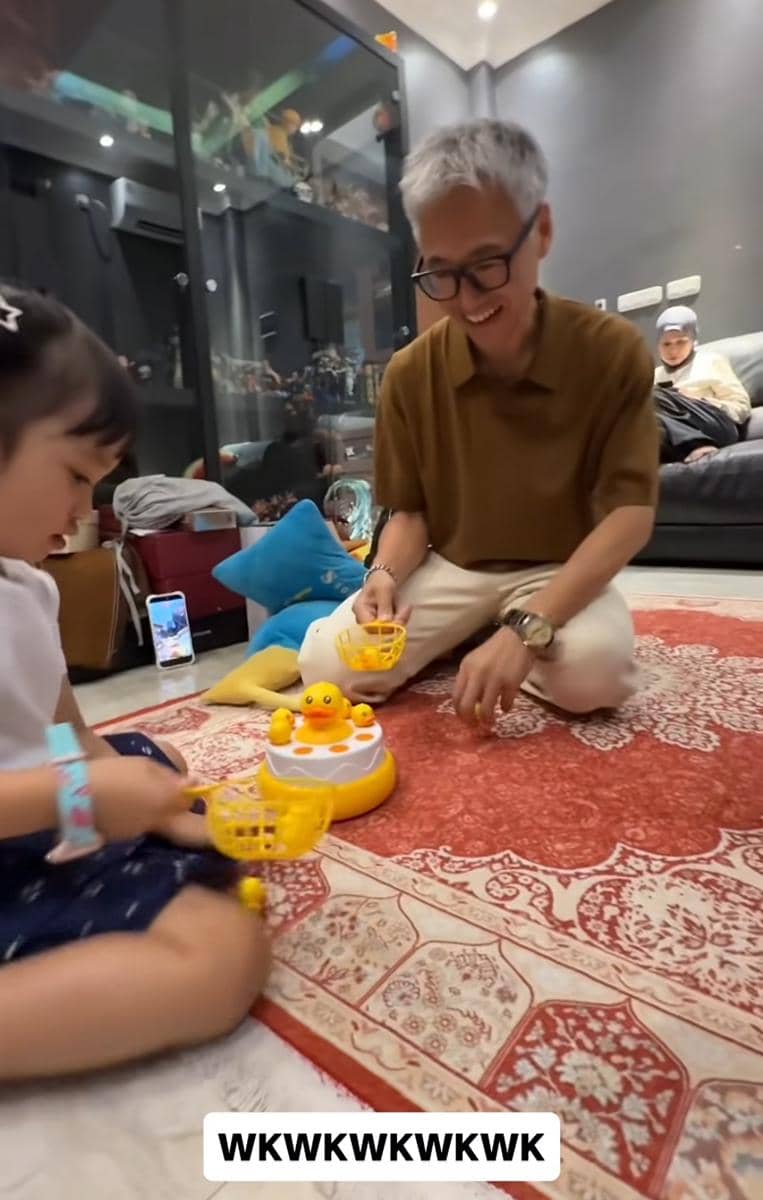 Ueno Family di rumah Fadil