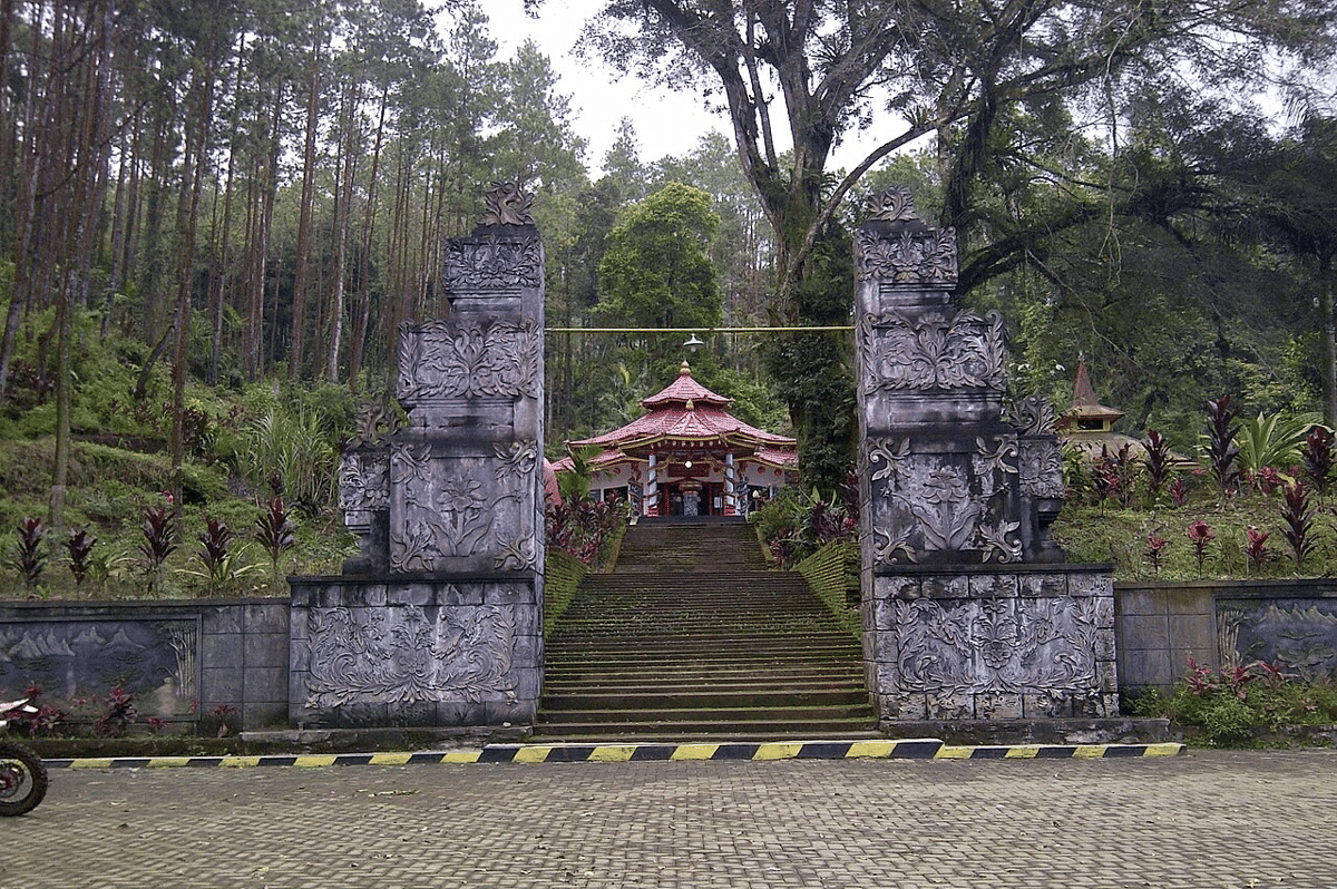 Perbedaan Gunung Kawi Jawa Timur dan Bali