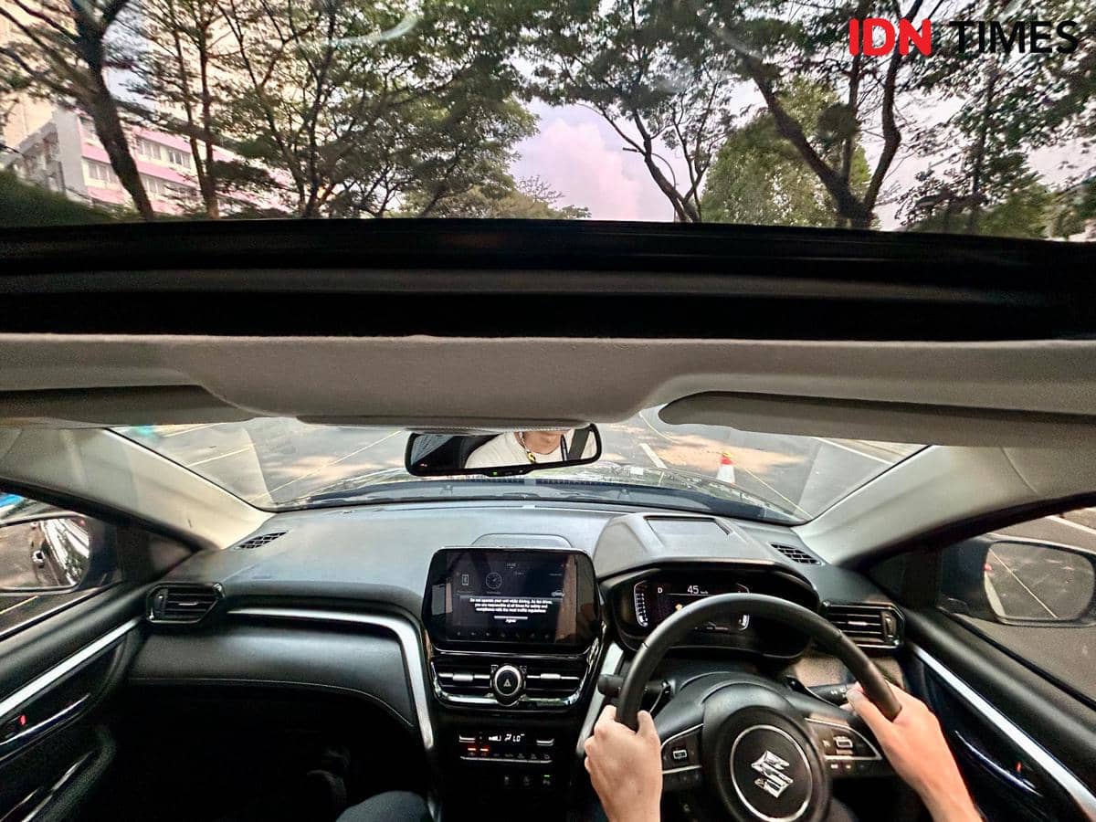 Suzuki Grand Vitara, kendaraan SUV yang didokumentasikan dalam sebuah foto untuk liputan otomotif IDN Times.