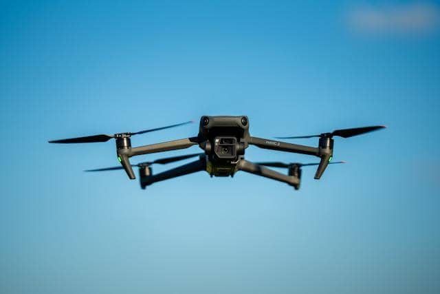 ilustrasi drone militer