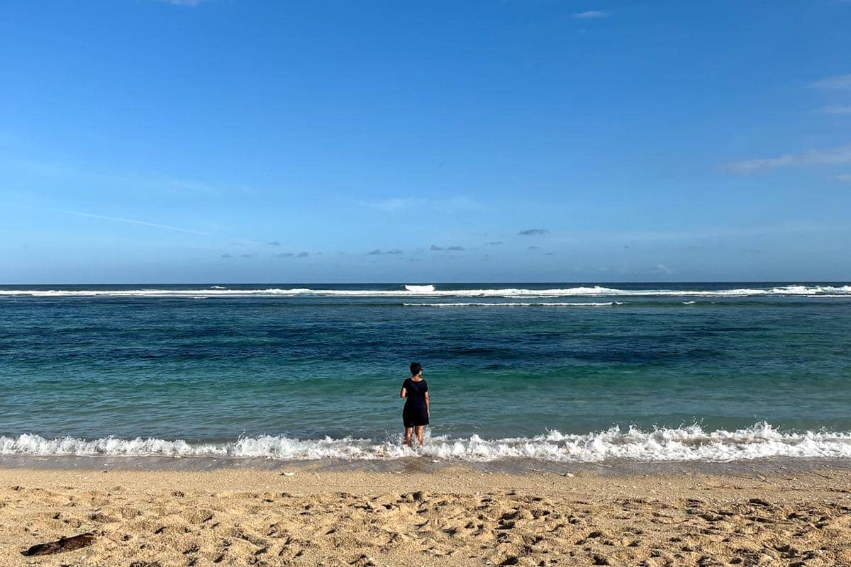 5 Tips Liburan ke Pantai saat Musim Angin Kencang, Perhatikan!