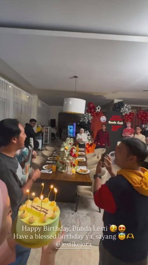 Momen kejutan perayaan ulang tahun ke-27 Lesti Kejora yang dibagikan Melody Laksani di Instagram.