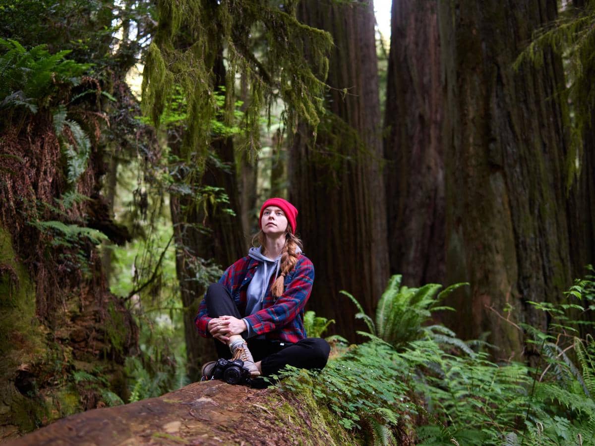 ilustrasi cewek forest bathing