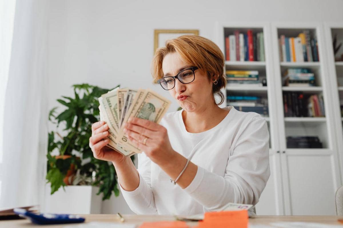 5 Tanda Kamu Terjebak Lifestyle Inflation, Gaji Naik Saldo Tetap Tipis