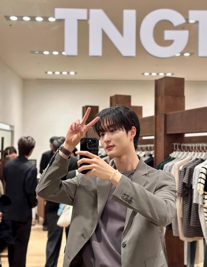 Potret Kim Wooseok, anggota grup FANTASY BOYS, dalam unggahan di akun Instagram resmi miliknya @04_wooseok.