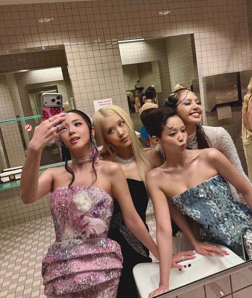 Potret grup BLACKPINK yang dibagikan melalui akun Instagram sooyaa__ dalam sebuah unggahan media sosial.
