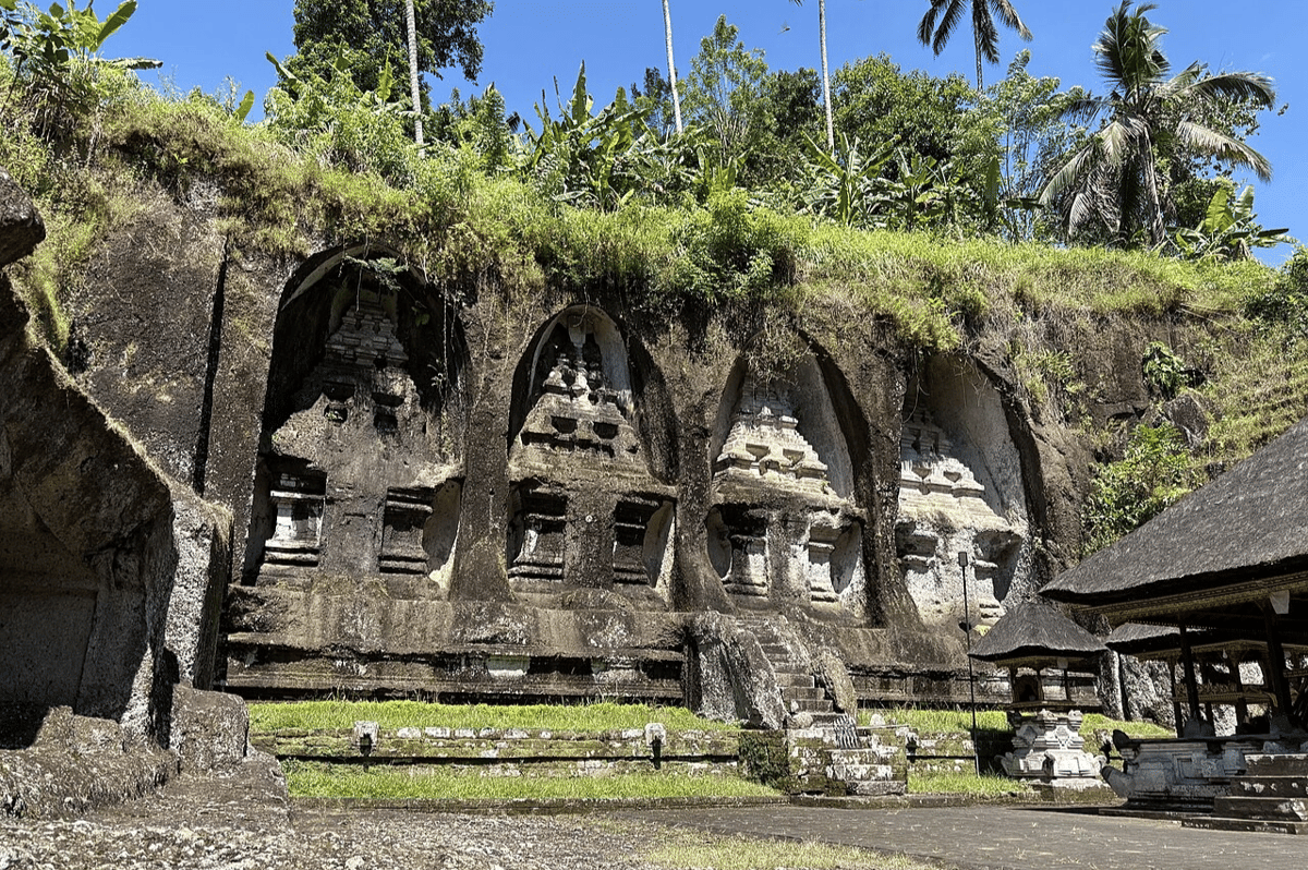 5 Perbedaan Gunung Kawi Jawa Timur dan Bali, Jangan Keliru!