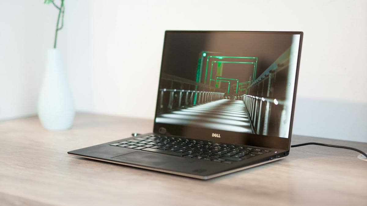 ilustrasi laptop