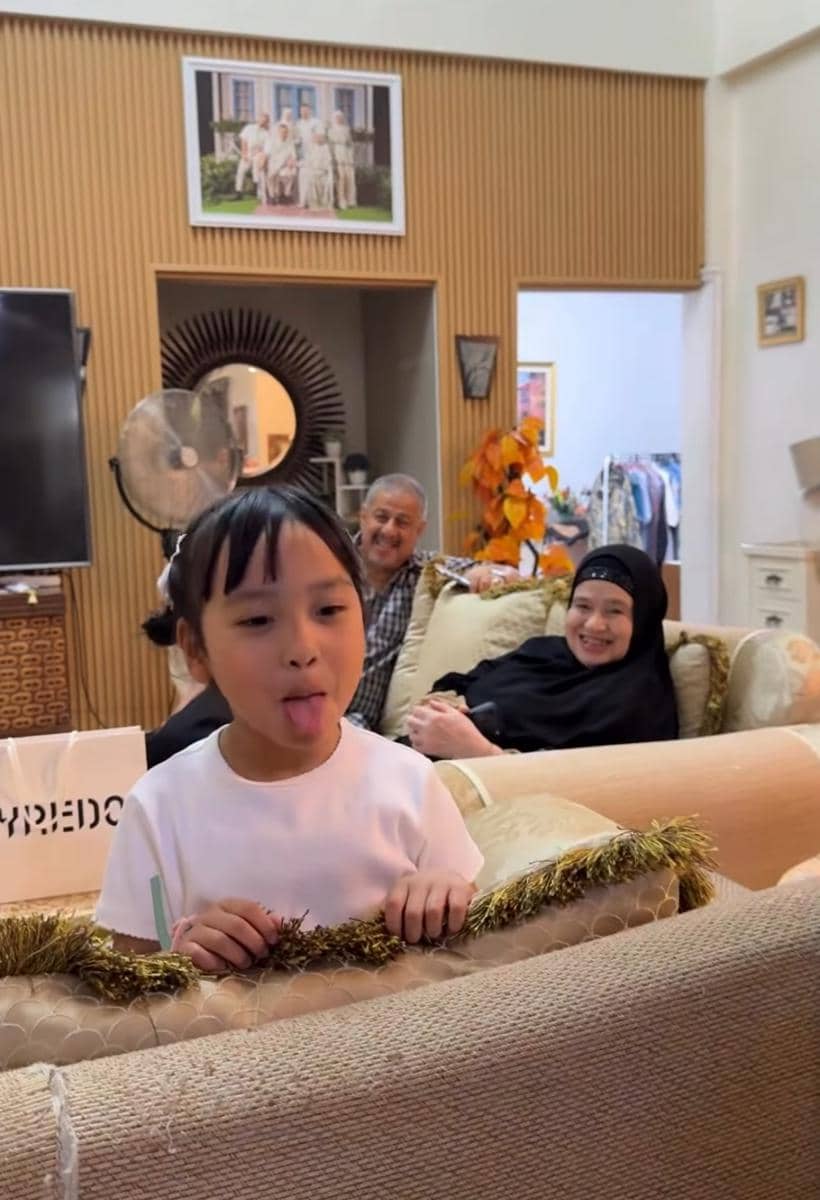 Ueno Family di rumah Fadil
