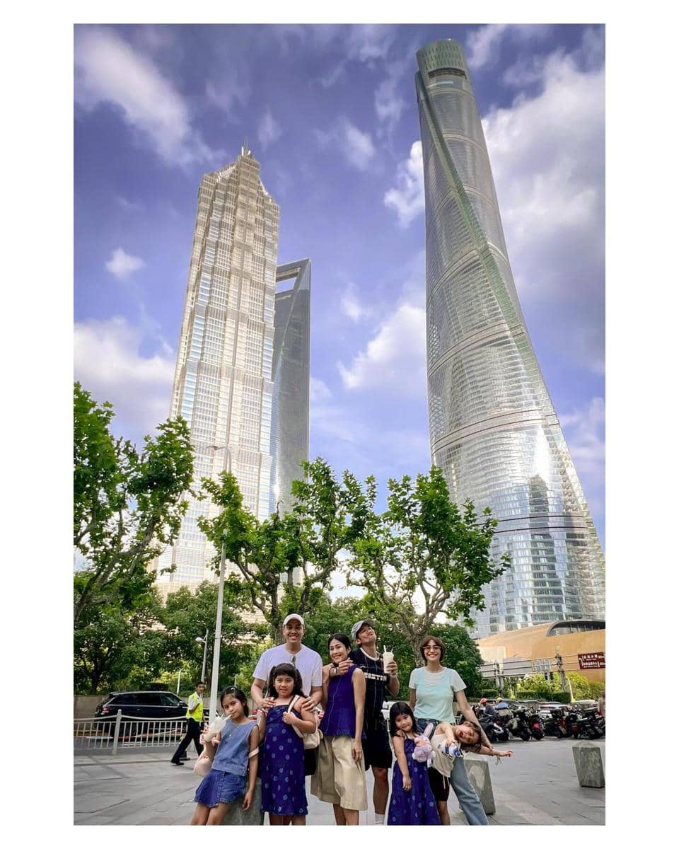 Keluarga Caca Tengker liburan di Shanghai