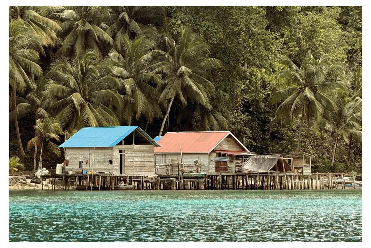 Bella Graceva menikmati liburan di Pulau Banyak