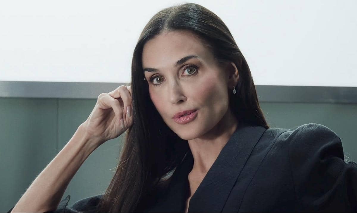 potret Demi Moore jadi kameo di MV Animal milik KATSEYE