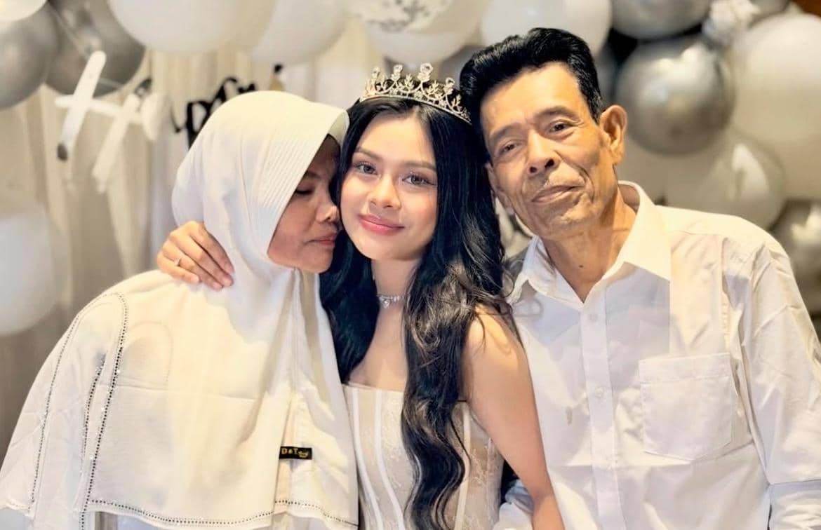 7 Potret Kenangan Melly Lee dan Sang Ayah yang Meninggal Dunia
