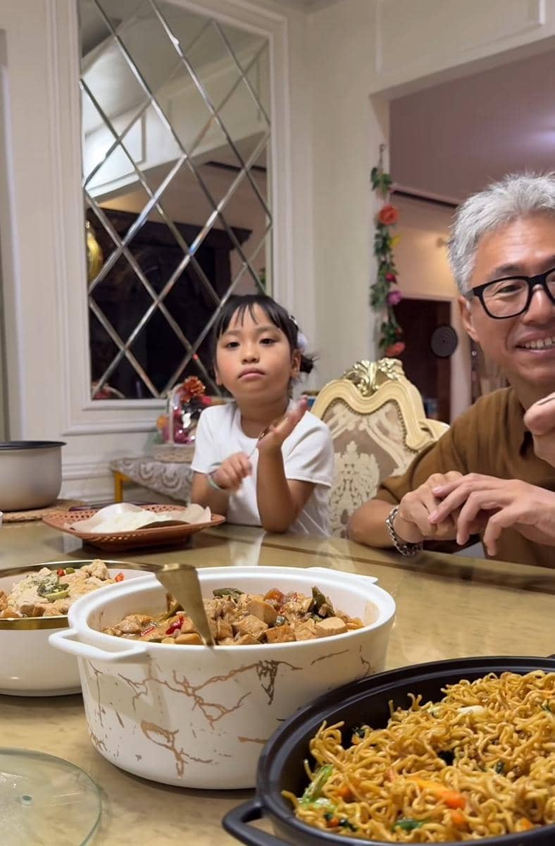 Ueno Family di rumah Fadil