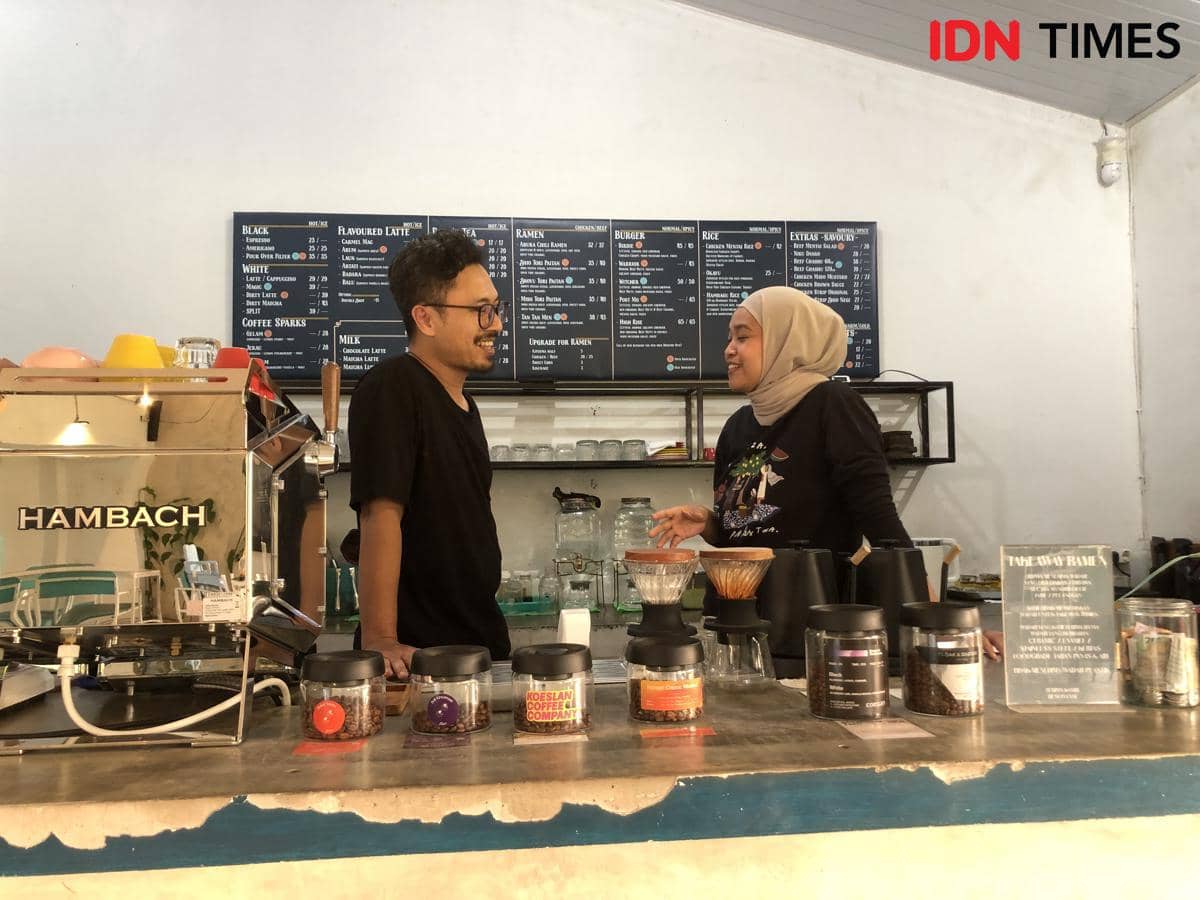 Muhammad Hallala di kiri dan Intan Muninggar di kanan berada di acara Resonansi dalam dokumentasi IDN Times.