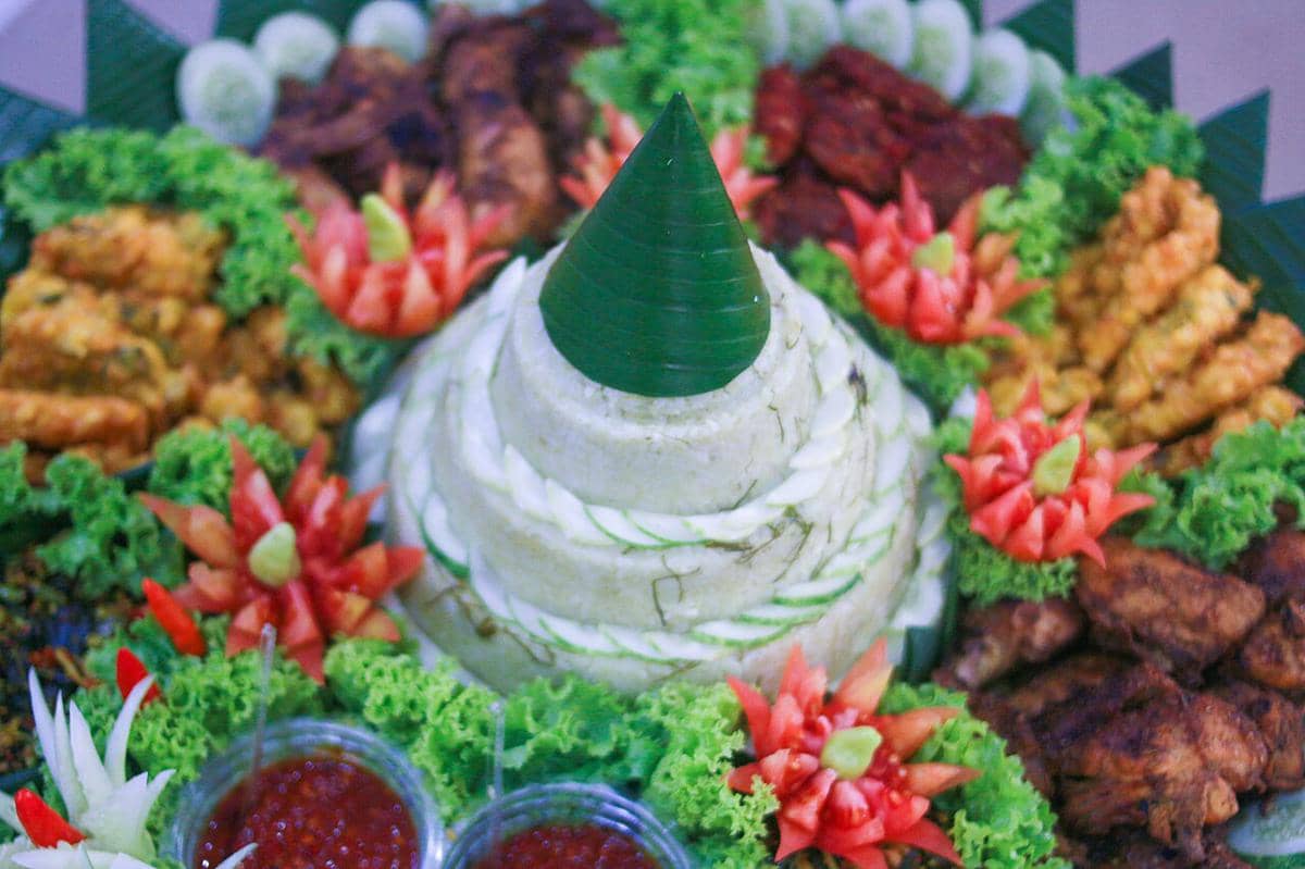 ilustrasi nasi tumpeng