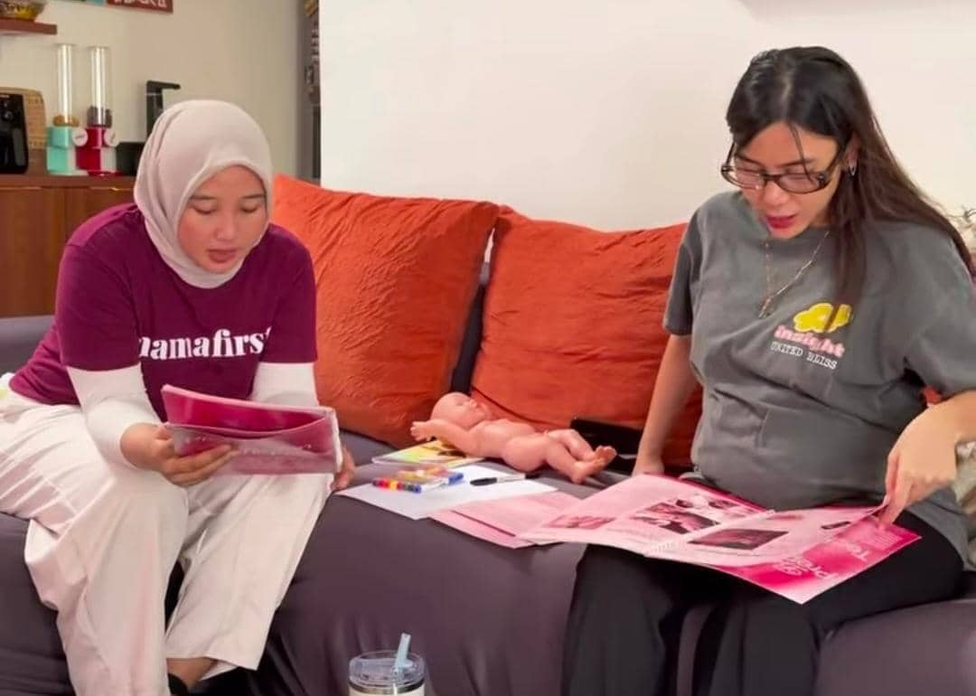 Potret Adinda Thomas saat mengikuti kelas persiapan persalinan yang dibagikannya melalui akun Instagram pribadi.