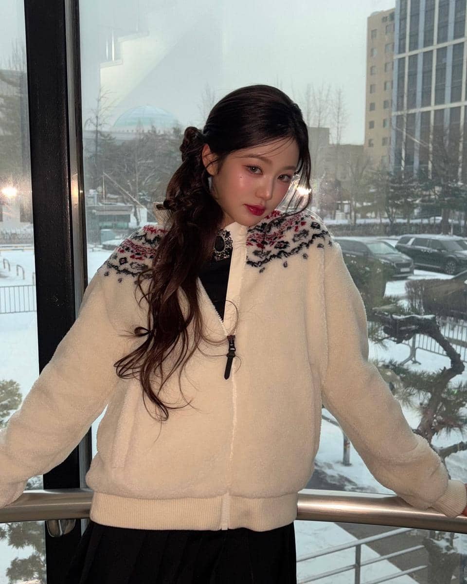 gaya ponytail Wonyoung IVE