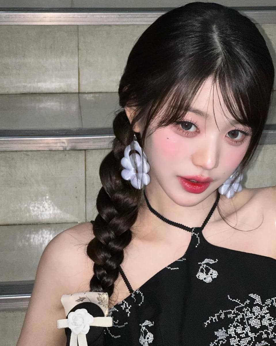 gaya ponytail Wonyoung IVE