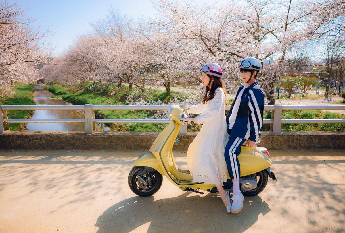 Ha Young dan Jung Hae In di Our Sticky Love