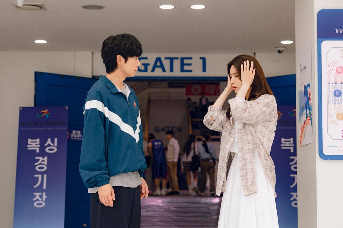 Jung Hae In dan Ha Young di Our Sticky Love