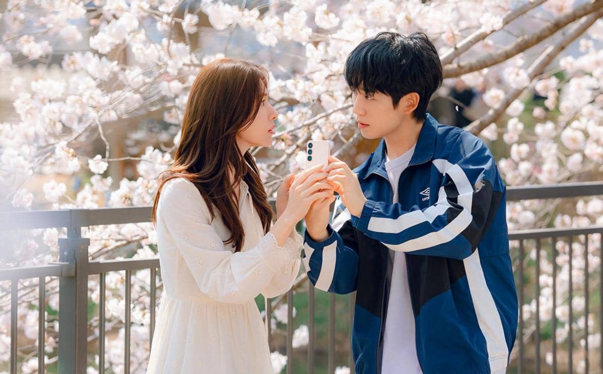 Ha Young dan Jung Hae In di Our Sticky Love