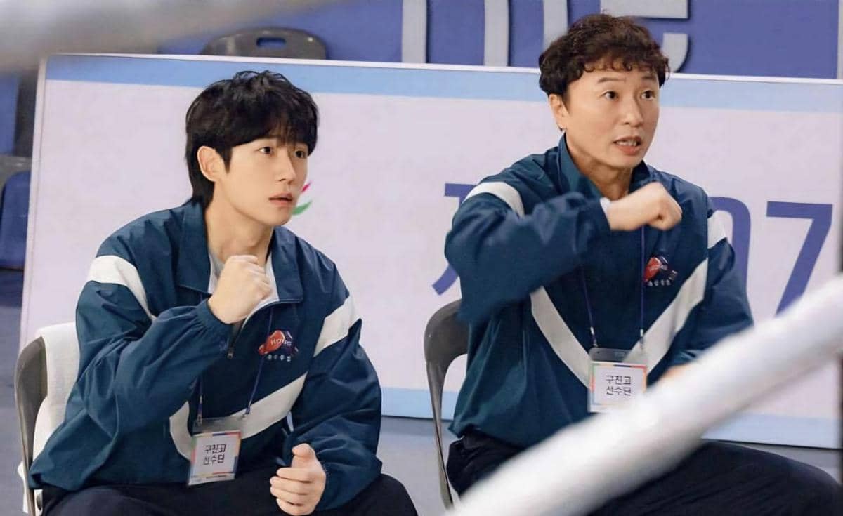 Jung Hae In dan Jeon Bae Su di Our Sticky Love