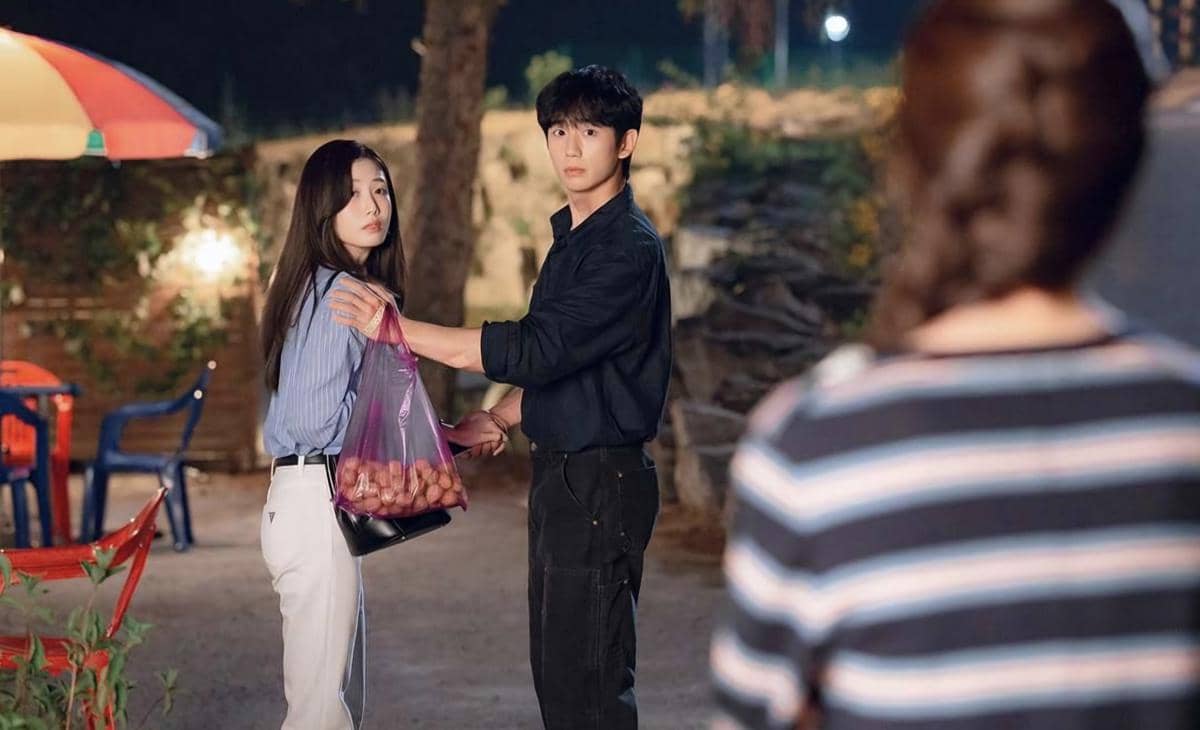 Yu Ju dan Jung Hae In di Our Sticky Love