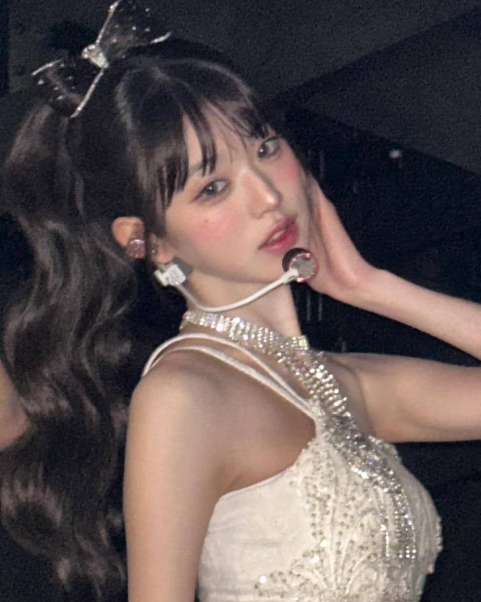gaya ponytail Wonyoung IVE