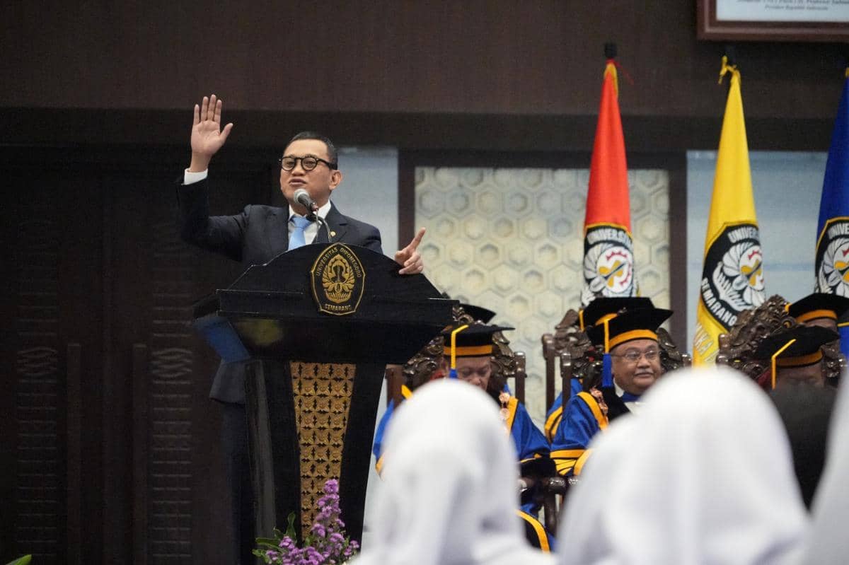 Kepala Barantin Pusat Abdul Kadir Karding berbicara di hadapan mahasiswa baru Undip di Gedung Muladi Dome, Semarang.