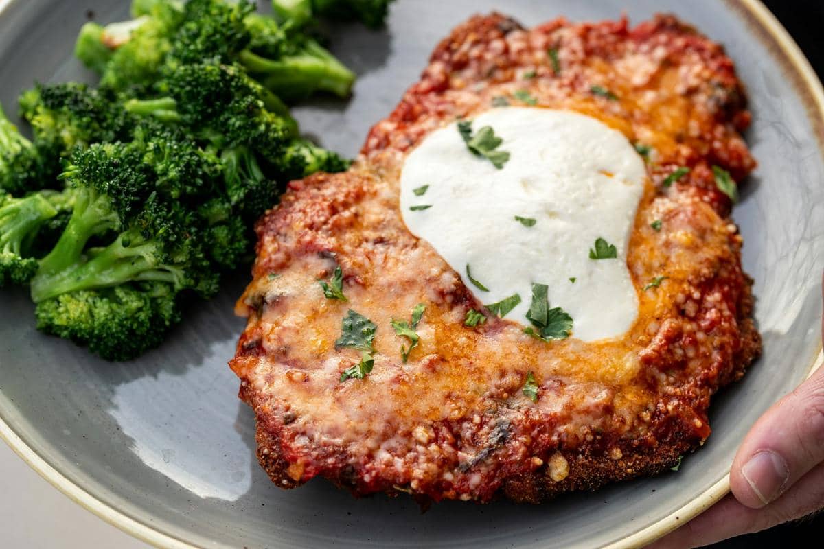 Resep Pork Scallopini Milanese dengan Salad Arugula ala Italia