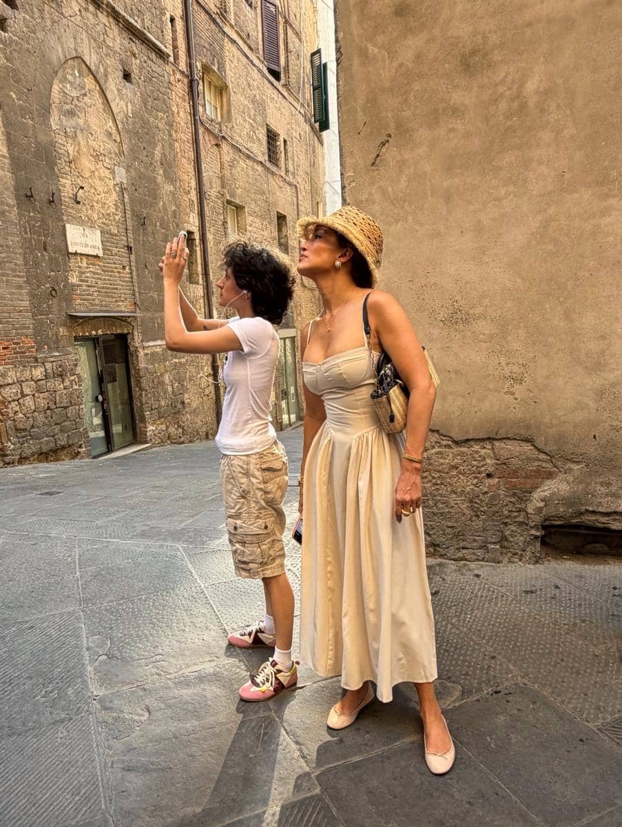 OOTD liburan Jennifer Lopez dan anak-anaknya