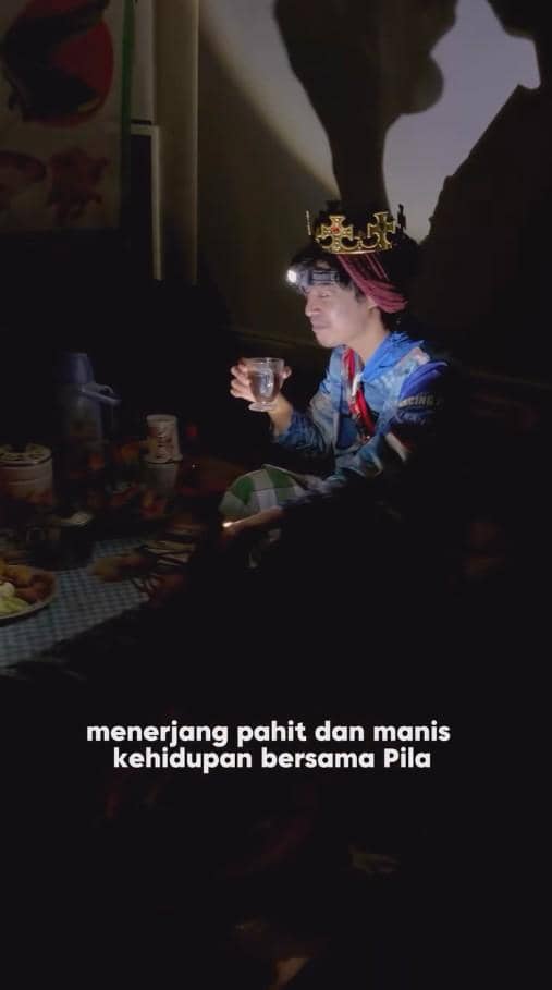 Aulion merayakan bachelor party menjelang pernikahan dalam suasana kebersamaan bersama para sahabatnya.