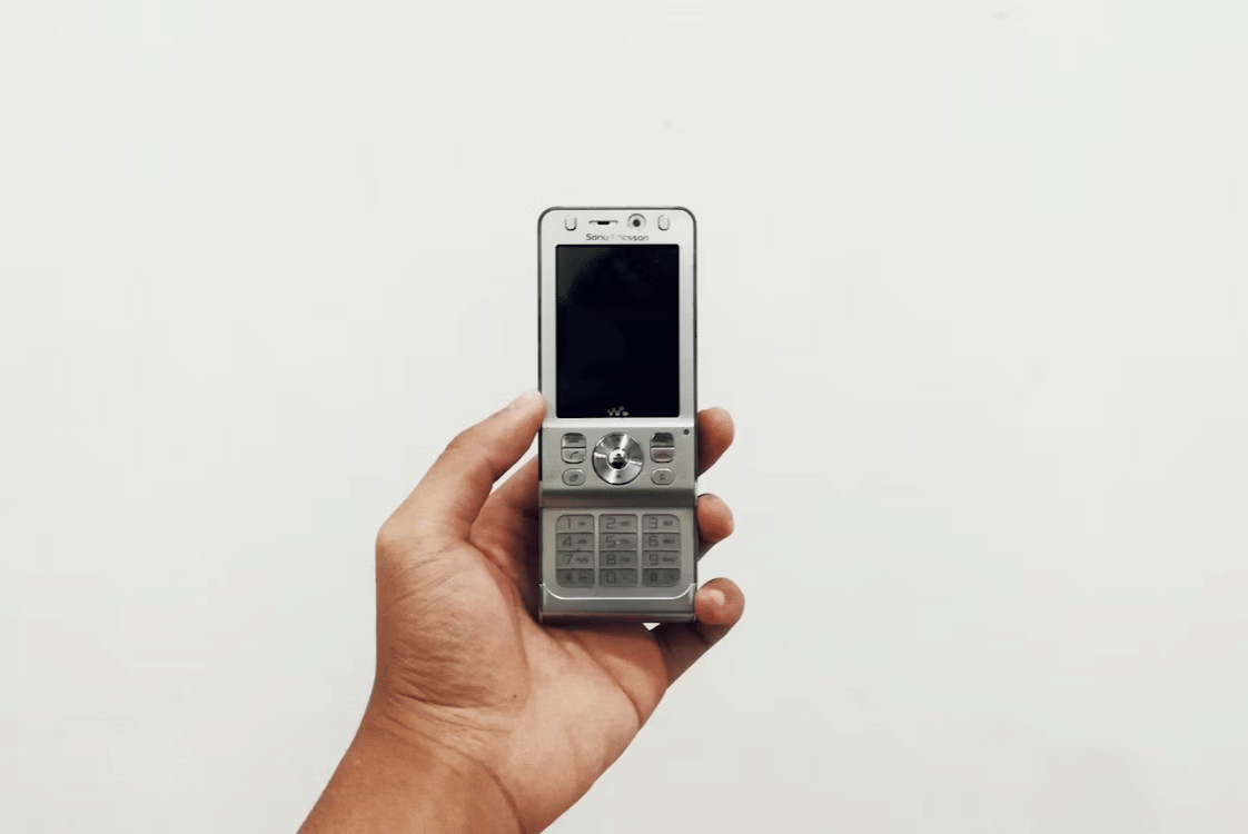 ilustrasi feature phone