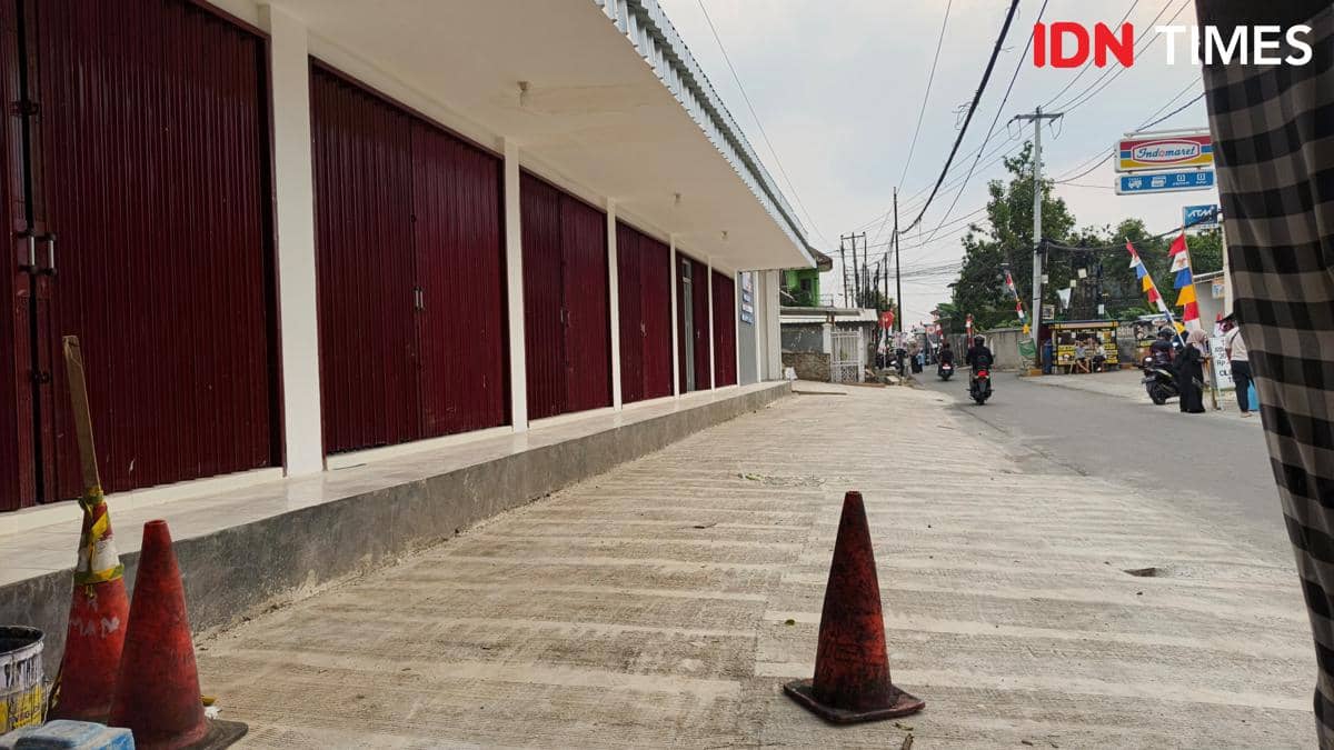 Tampak depan bangunan KKMP Cilendek Timur di Jalan Gg. Masjid, Kecamatan Bogor Barat, Kota Bogor, dari jalan.
