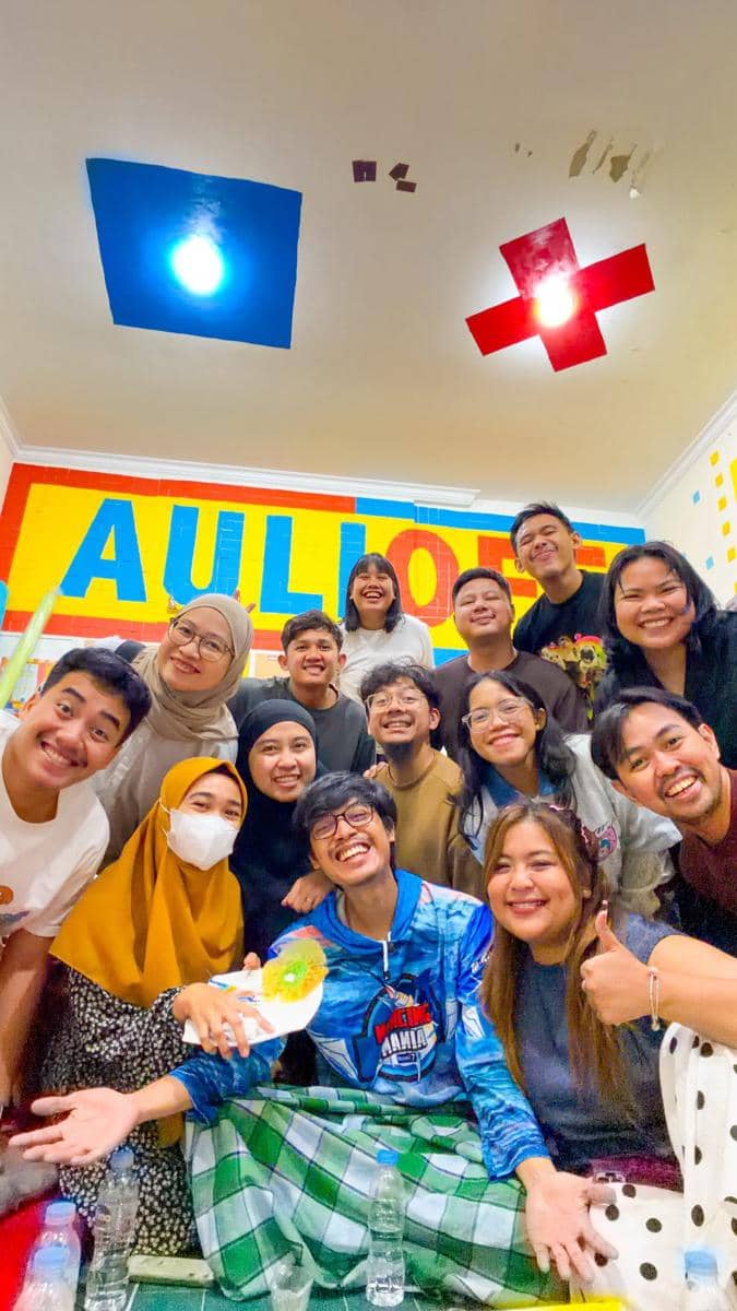 Aulion merayakan bachelor party bersama teman-temannya menjelang pernikahan dalam suasana penuh kebersamaan.